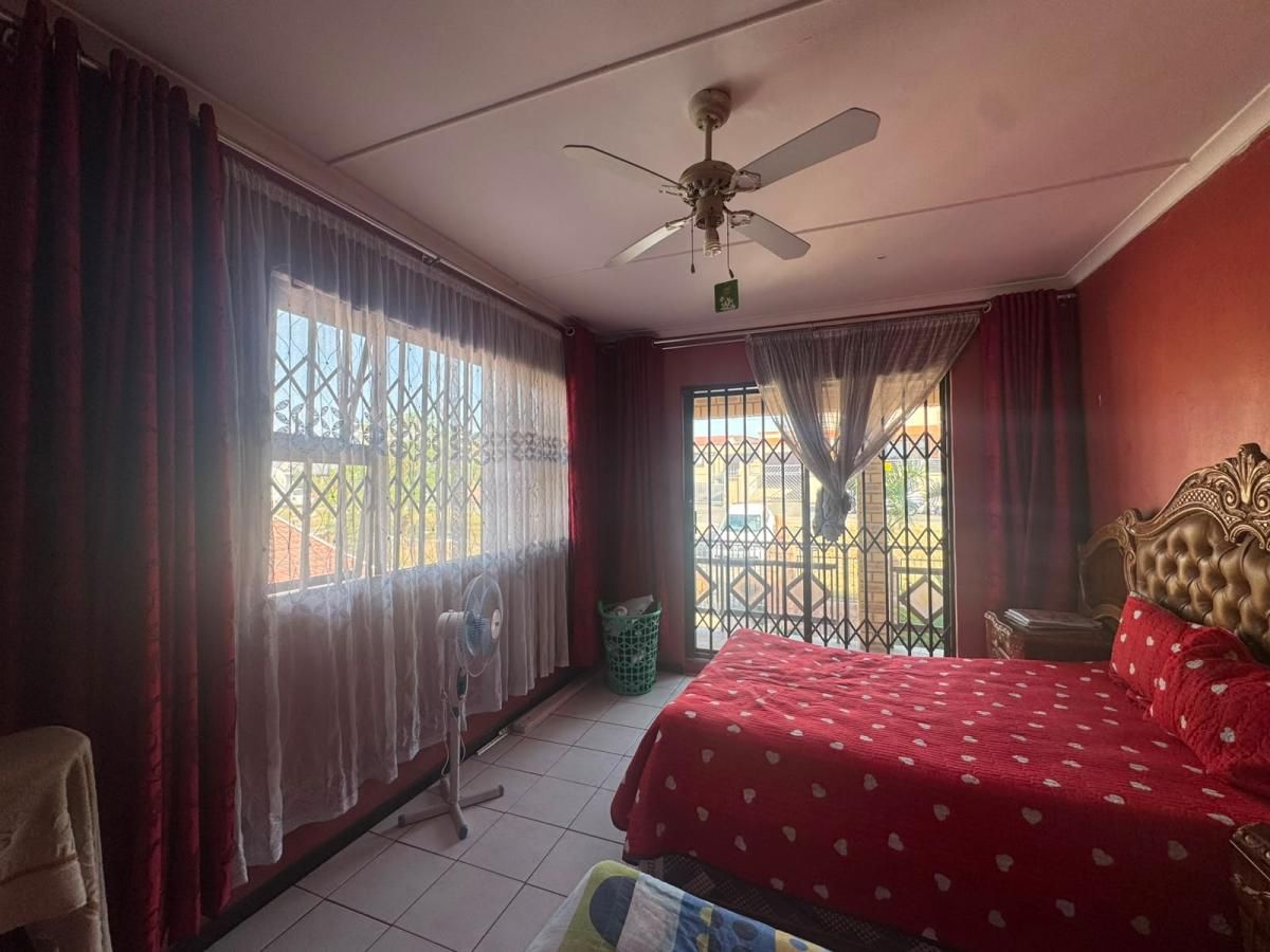 Photo of 6 Bedroom house for sale in Redfern, Phoenix