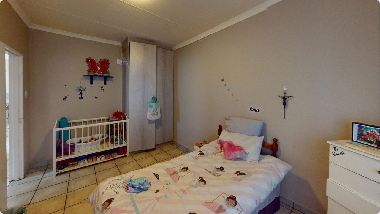 Photo 27 of 44